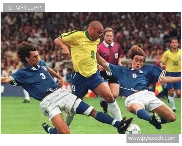 足球明星穿8号球衣的传奇故事与他们的辉煌成就解析 足球明星穿8号球衣的传奇故事与他们的辉煌成就解析