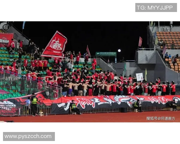 足球明星过人技巧惊艳全场展现超凡球技引发球迷热议 足球明星过人技巧惊艳全场展现超凡球技引发球迷热议