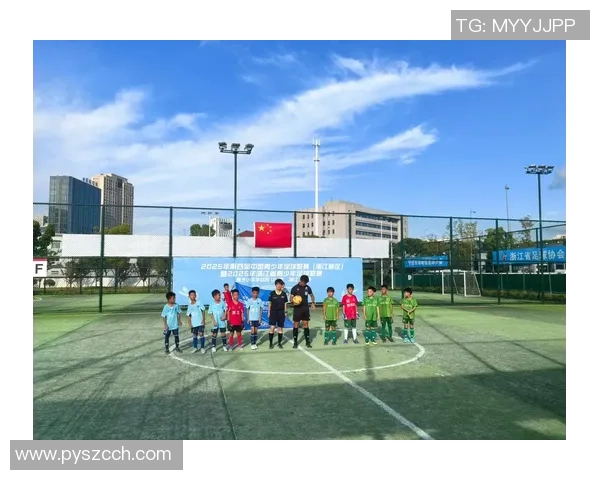 重庆足球队的默契配合揭秘让我们一起领略足球的魅力与激情 重庆足球队的默契配合揭秘让我们一起领略足球的魅力与激情